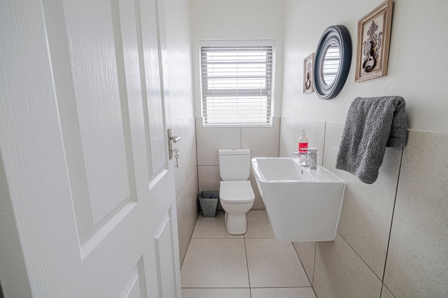 3 Bedroom Property for Sale in Wavecrest Eastern Cape